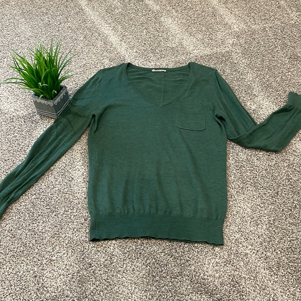 Light sweater with buttons on the back.